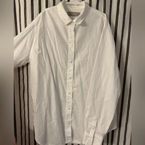 Everlane Silky Cotton Relaxed Shirt. Size 6. Like new, needs ironing